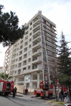 İnşaatın Çatısında Yangın Çıktı