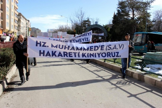 Cami Derneklerinden Charlie Hebdo'ya Tepki Yürüyüşü