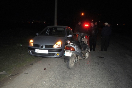 Motosiklet Otomobile Çarptı 1 Yaralı