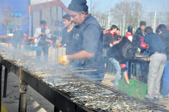 İnegöl'deki Hamsi Festivalinde 2,5 Ton Hamsi Tüketildi