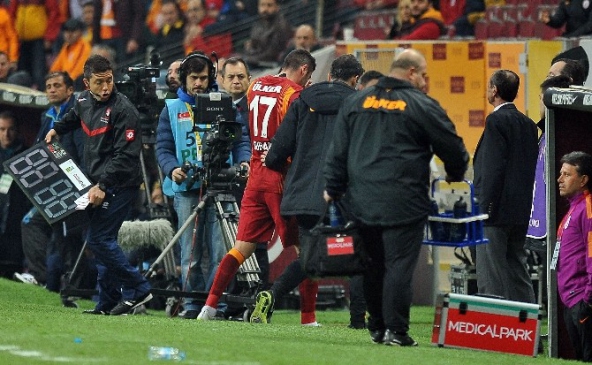 Burak Yılmaz Gözyaşları İle Oyundan Çıktı