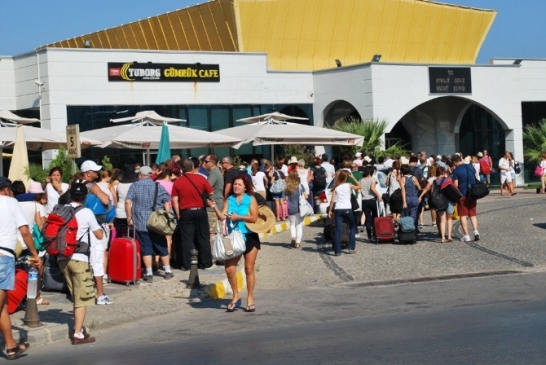 Ayvalık Gümrüğünden Geçen Yıl 183 Bin Giriş Çıkış Yapıldı