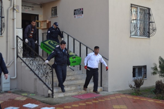 Apartmanın 4. Katında Çıkan Yangında Ev Sahibi Kadın Yanarak Hayatını Kaybetti