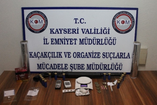 Hırsızlar Çaldıkları 'salça' Ve 'turşu' İle Yakalandı