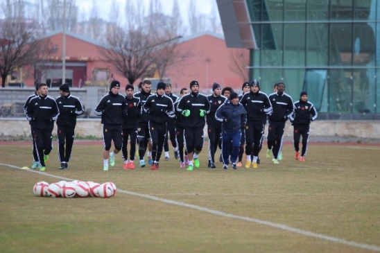 Kayserispor'da Fenerbahçe Mesaisi Sürüyor