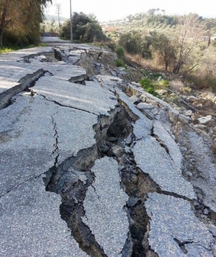 Kuşadası'nda Toprak Kayması
