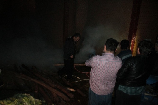 Kömürlükte Çıkan Yangın İçin Mahalleli Seferber Oldu