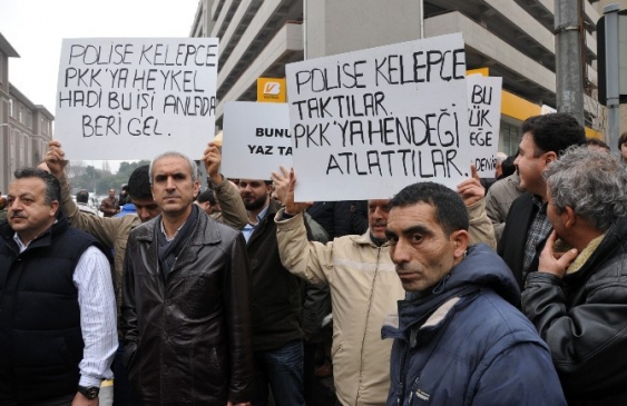 Emniyetin Önünde Bekleyiş Sürüyor