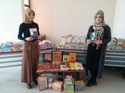 “1000 Gence 1000 Kitap” Projesinde Kitap Sayısı 900'e Ulaştı