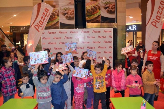 Okul Yok Piazza'da Eğlence Çok