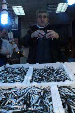 Hamsi'nin Ateşi Tezgahta DÜşmüyor