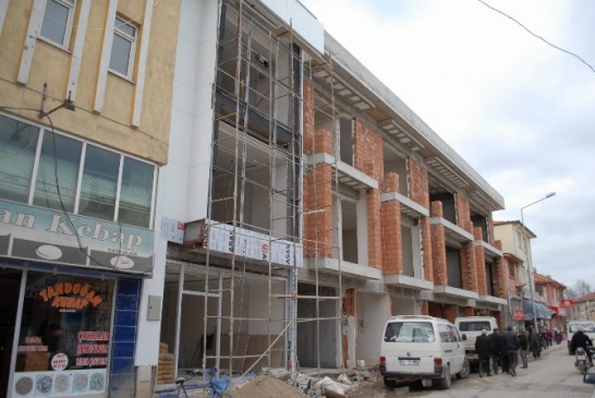 Bolvadin'de Modern İşhanı İnşaatının Hızla Devam Ediyor