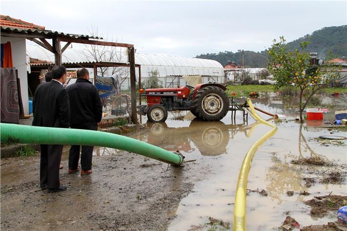 Muğla'da seraları su bastı
