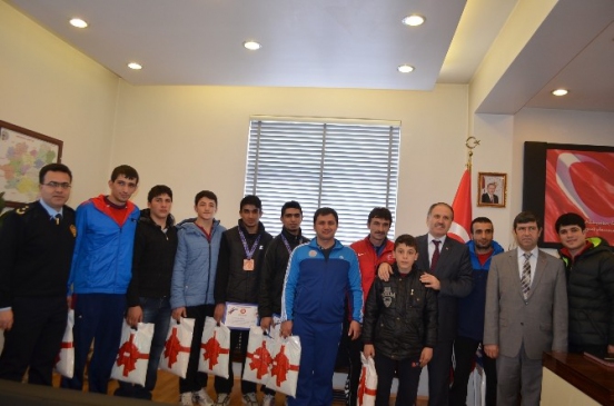 Kaymakam Katırcı Şampiyonları Ödüllendirdi