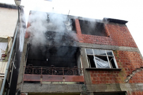 Benzinle Sobayı Yakmak İsterken Evi Ateşe Verdi