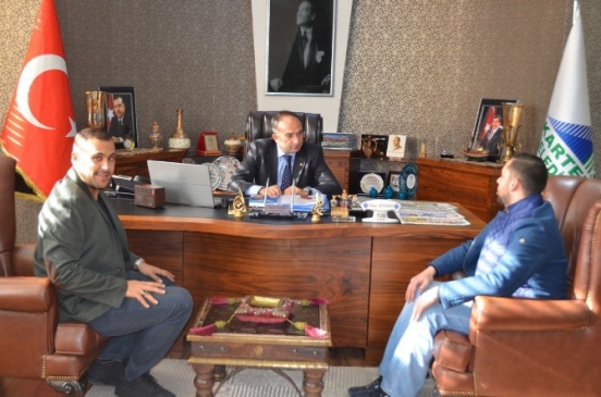 Ünlü Oyuncu Ümit Erdim'den Üzülmez'e Ziyaret