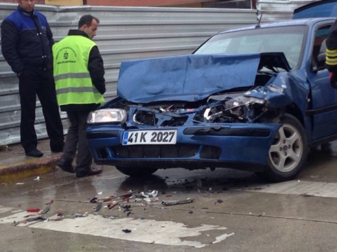 Karamürsel'de Trafik Kazası