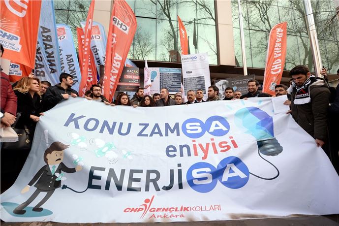 CHP'li gençlerden ''kayıp-kaçak'' protestosu