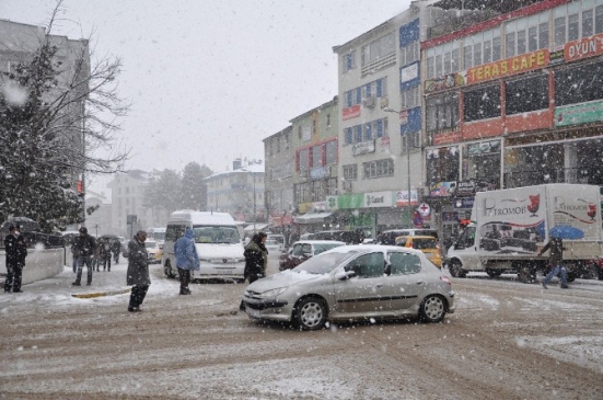 Tunceli'de 130 Köy Yolu Ulaşıma Kapandı