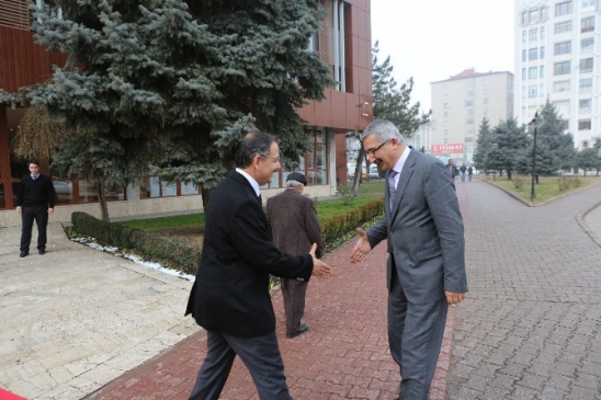 Niğde Valisi Büyükşehir'de