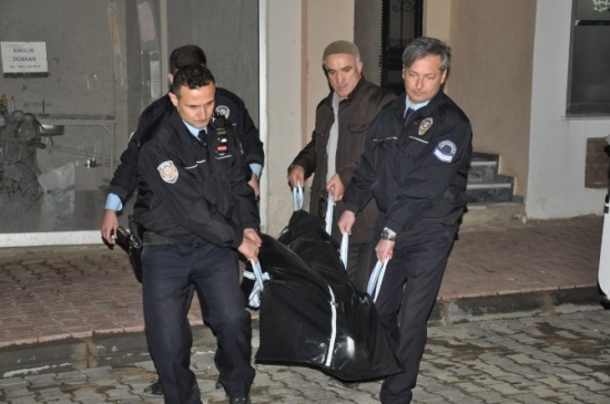 Evinde İntihar Etti