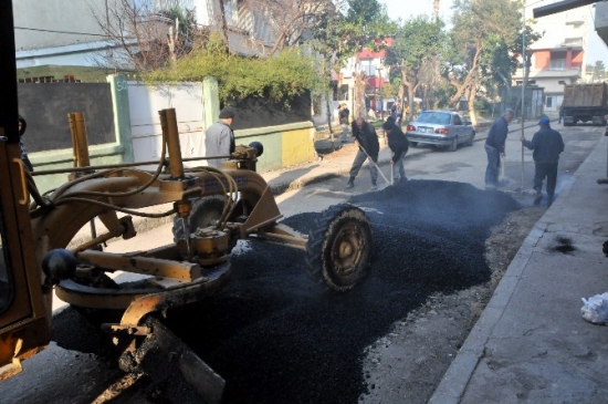 Akdeniz Belediyesi'nin Asfalt Çalışmaları Sürüyor