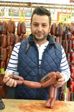 Erciyes Dağındaki Yoğunluk Pastırma Ve Sucuk Satıcılarının Yüzünü Güldürdü