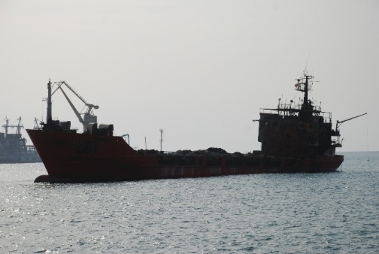 Saman Yüklü Gemi 16 Gündür Yanıyor