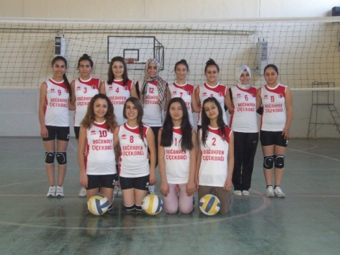 İş Adamı İlçede Voleybol Takımına Sponsor Oldu