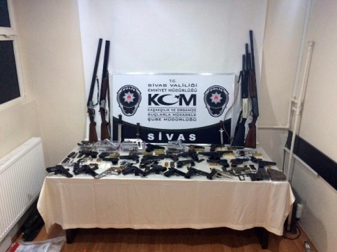 Sivas'ta Silah Kaçakçılığı Operasyonu 16 Gözaltı