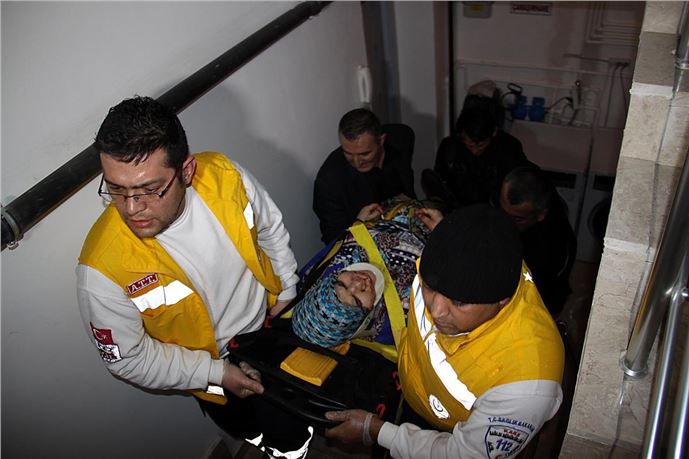 Yemek fabrikasının asansörü ikinci kattan düştü 3 yaralı