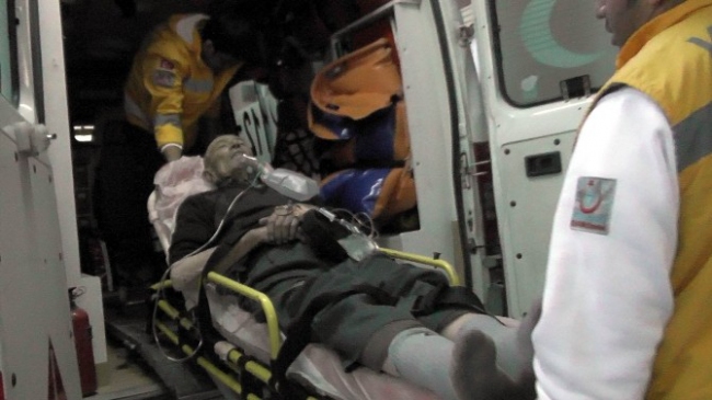 Kalp Krizi Geçiren Sürücü Ağaca Çarparak Durabildi