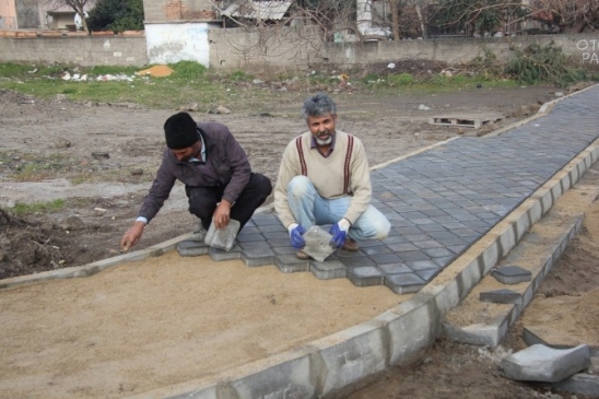 Burhaniye'de Caddelere Parke Taşı Güzelliği