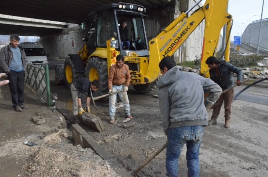 Saraycık Kavşağı'nda Trafik Sinyalizasyon Çalışmaları Başladı