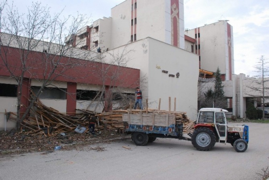 Büyük Tokat Oteli'nde Yıkım Çalışması Başladı