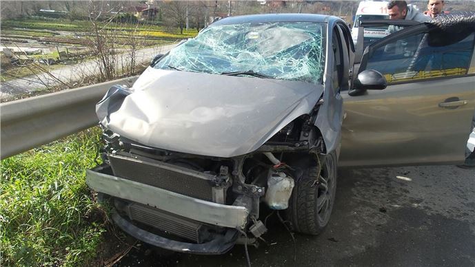 Sakarya'da 2 futbolcu trafik kazasında yaralandı