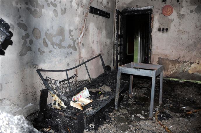 Komşularının dikkati sonucu hayata tutundular