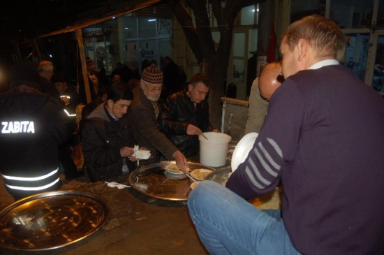 Belediyeden Vatandaşa Pilav İkramı