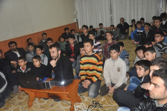 Kahta Bilgi Evi'nde Bilinçli İnternet Kullanımı Anlatıldı