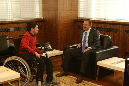 Hüseyin'in Tedavisini Özhaseki Üstlendi