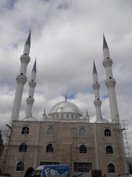 -Çayırlı Camii'nin Son Minare Tamamlandı