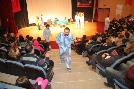 - Tımarhaneyi Sahneye Taşıdılar