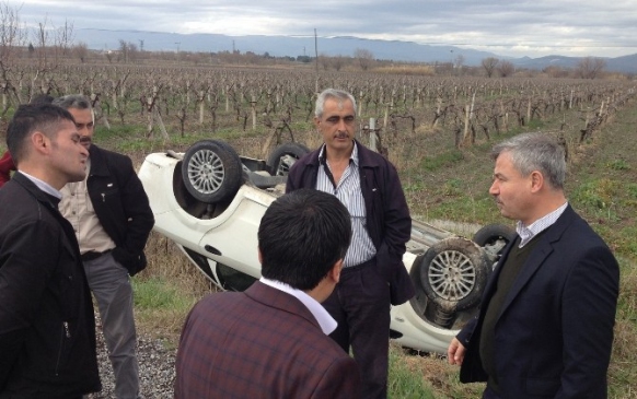 Kaza Yapan Sürücünün Yardımına Belediye Başkanı Koştu