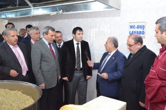 Viranşehir Aş Evinden Yoksullara Sıcak Yemek Yardımı