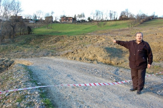 (Özel Haber) Heyelan Köyü İkiye Ayırdı