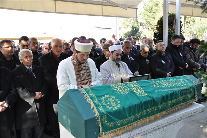 İş adamı Süzer'in cenazesi toprağa verildi
