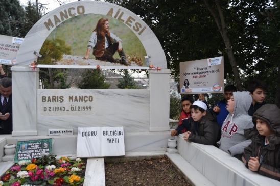 Üsküdarlı Minikler “Barış Abi”Lerini Kabri Başında Dualarla Andı