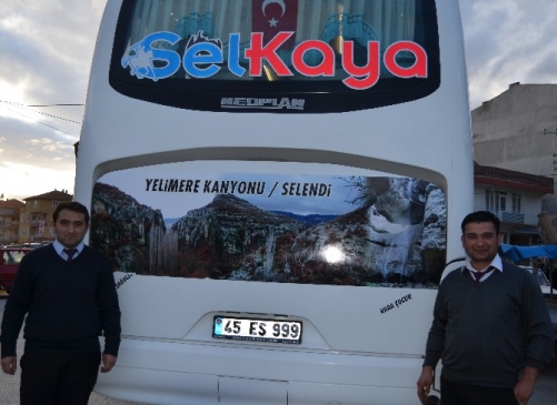 Kanyonlara Destek İçin Otobüslerin Arkasına Resimler Astılar