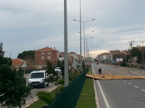 19 MAYıs'ta Lodos Çatı Uçurdu