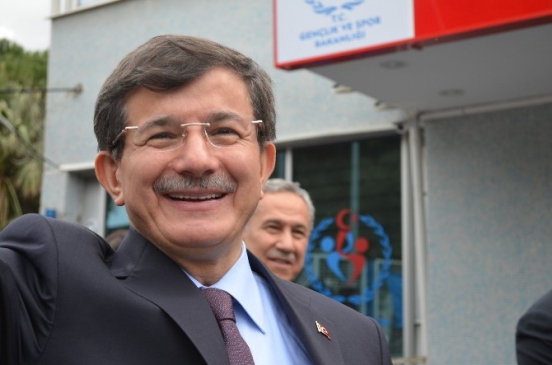 Başbakan Davutoğlu “Okullarımızda Süt İle Birlikte Kuru Üzüm De Dağıtılacak”